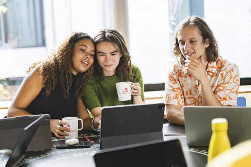 Studierende im Vorlesungsraum | Foto: ZU, Ilja Mess